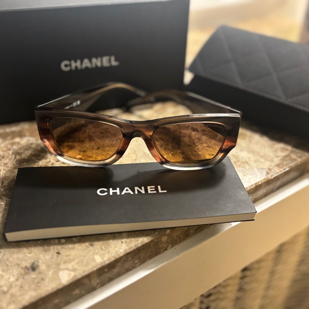 CHANEL Tortoiseshell Frame Sunglasses with Amber Brown Lenses